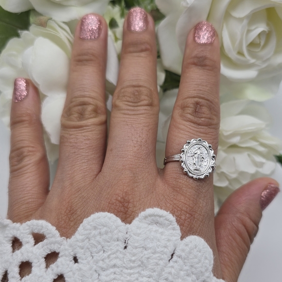 ❤️ LADY OF GRACE STERLING SILVER RING - Picture 2 of 7
